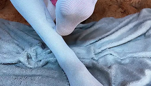 Соблазни тебя моими ногами и трахни себя