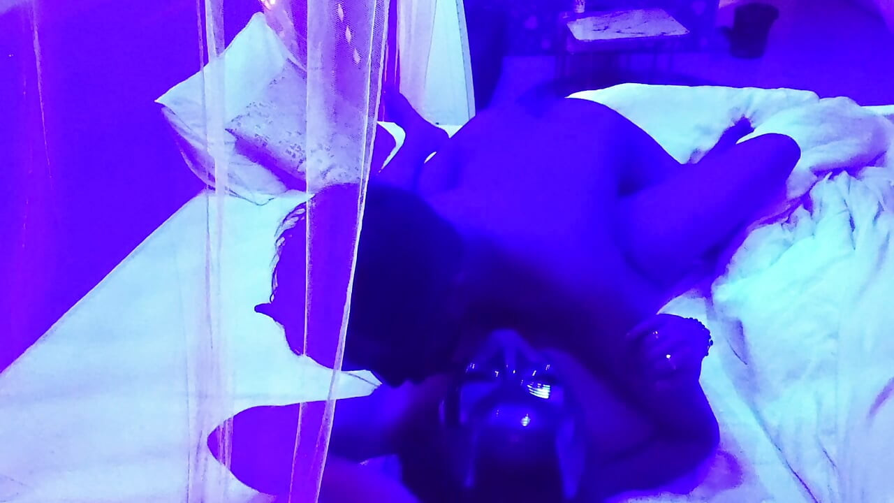 NEWLY MARRIED DESI COUPLE FIRST NIGHT SEX IN HINDI