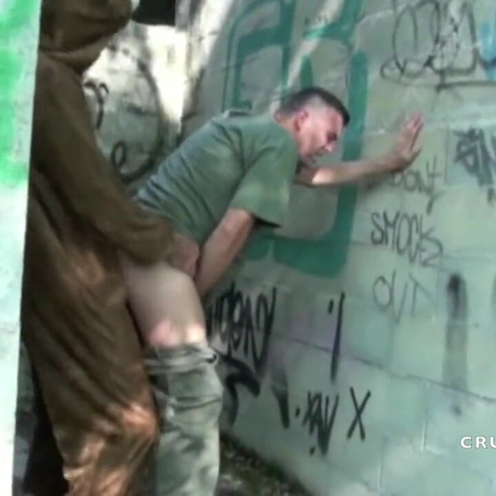 面白いパロディポルノとアイザック使用によって彼の友人に服を着てクマ