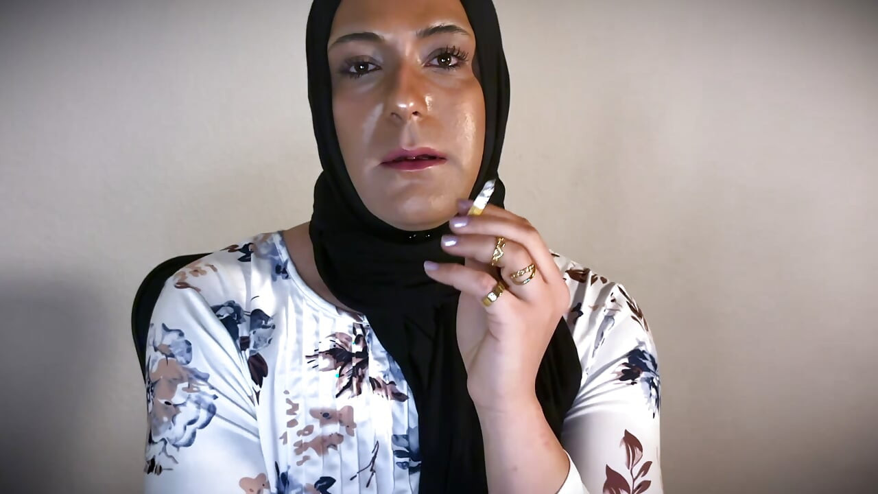 Shemale Smoking 2