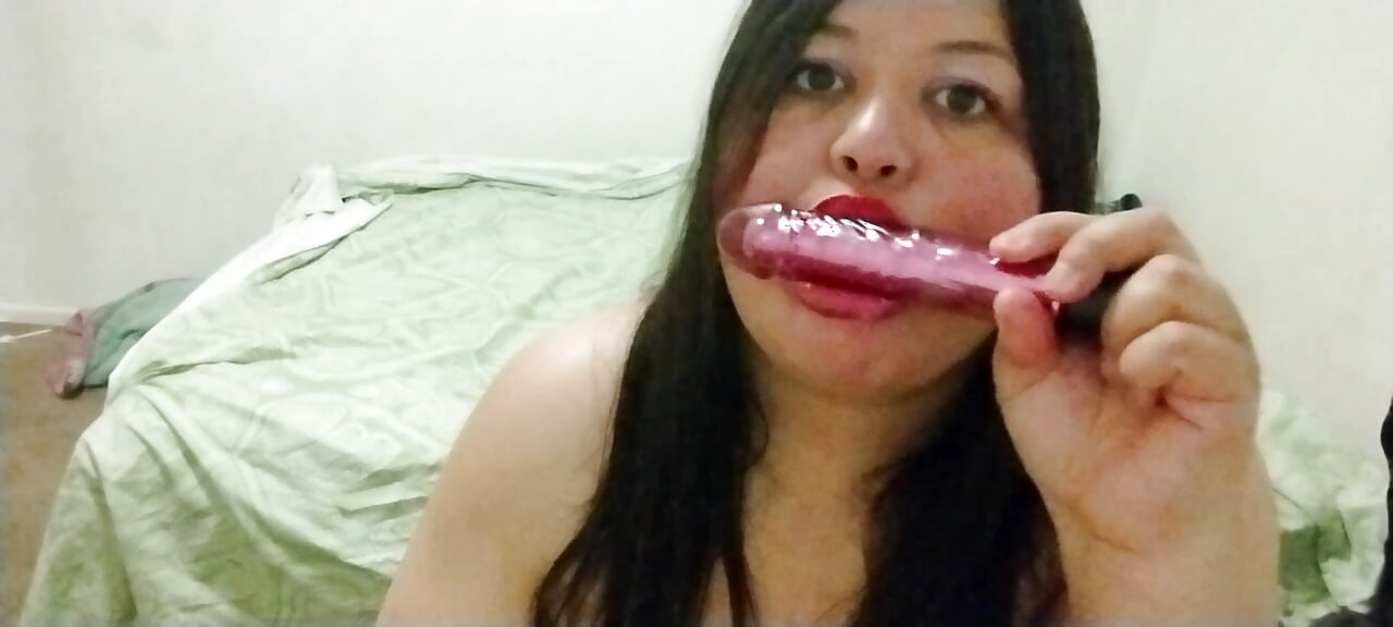 Bridivine terobsesi untuk nyepong dildo ukuran raksasanya