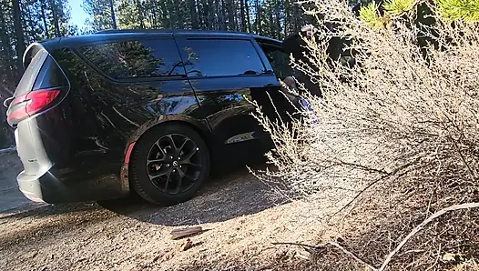 Am straßenrand lutschen und ficken mit Riley & Logan