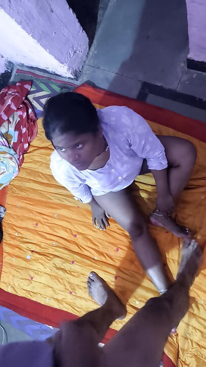 La madrastra india Desi, Lakshmi Babi, se encuentra con su hijastro después de un masaje