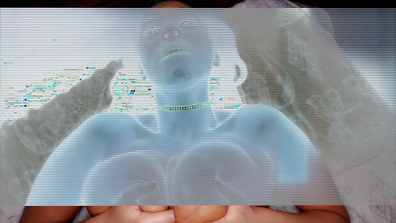 Η βυζαρού κακιά Arya Bella με τα μελάνια φουσκώνει δυνατά το μουνί της