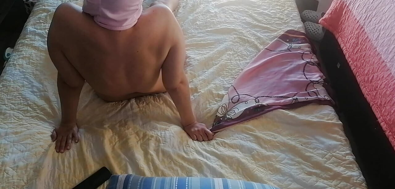Amateur MILF does yoga naked, hairy pussy, big ass, big tits. Amateur massage with vibrator, naked brunette.