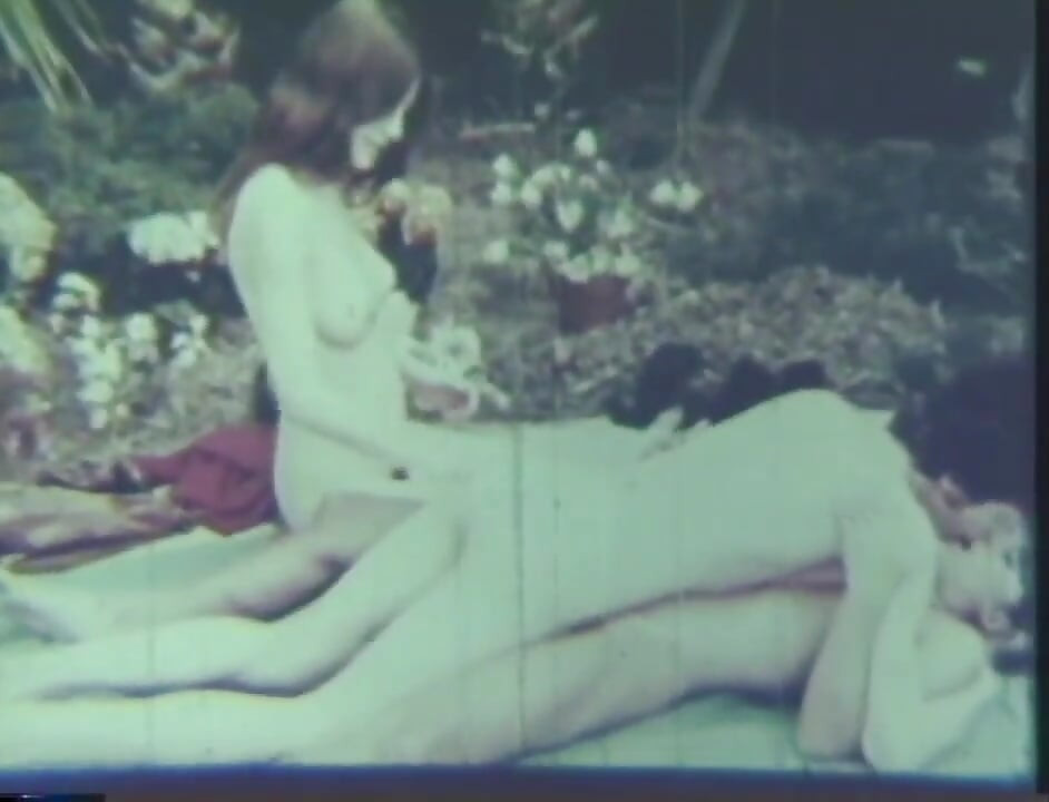 Kuuma vintage-seksi ulkona uima-altaan äärellä!