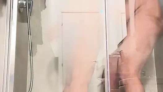 Nackte heiße dusche mit meiner frau