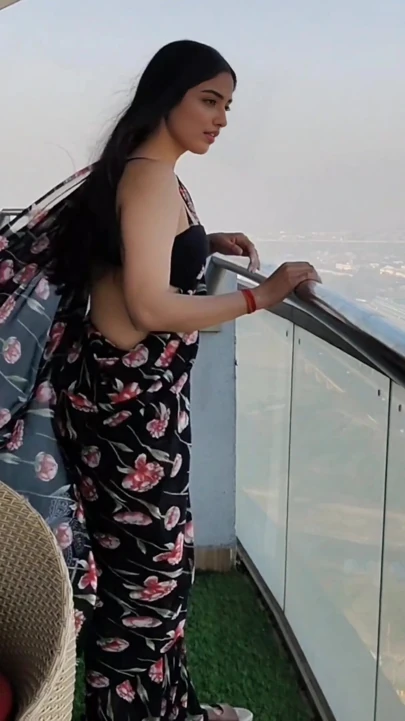 印度巴胡在45楼享受德里城市景色的重口味性爱 |剪辑 1