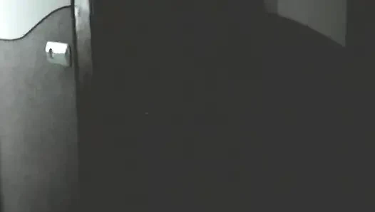 Karım yaşlı komşusunda yarak sıvazlama ve tuvalette boşalmaya yardım etti. Orta yaşlı seksi kadın yarakla mastürbasyon yapıyor. Yaşlı ve genç. Elle muamele dölleme seks pornosu