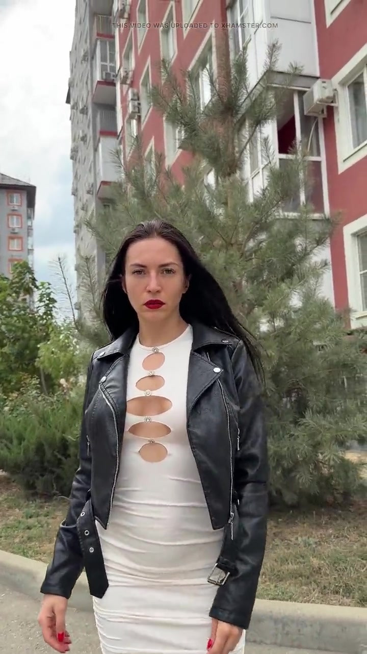 あなたの革の女神による公の屈辱