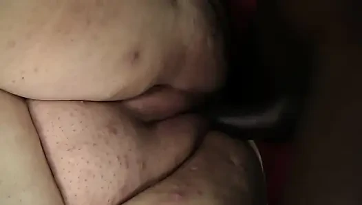 Memek sempit pelacur gemuk ini dientot habis-habisan sama kontol besar pria kulit hitam