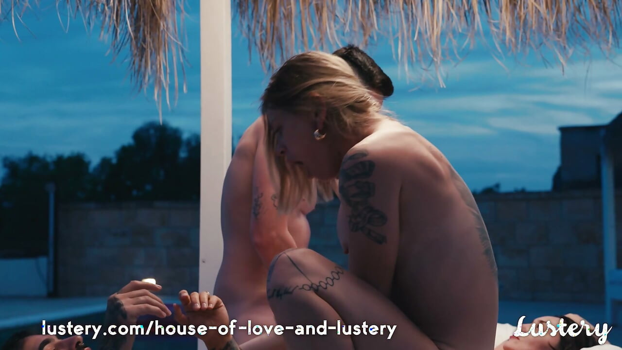 House of Lustery Ep1 of 5 FFMM Wife Swap (teljes jelenet)
