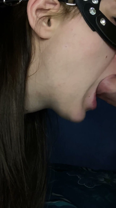 A green-eyed neighbor came to visit for salt, but it turned out she needed my hot pulsating sperm in her mouth | Clip 1