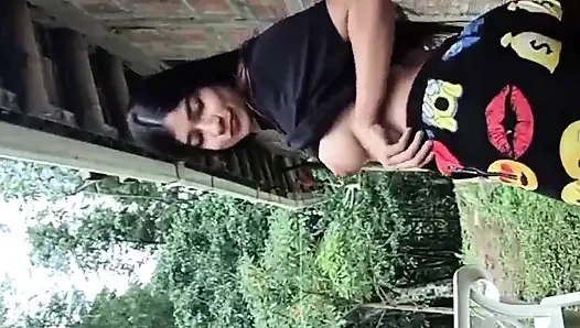 Yulieth gomez lagi asik muasin memeknya sendirian di taman