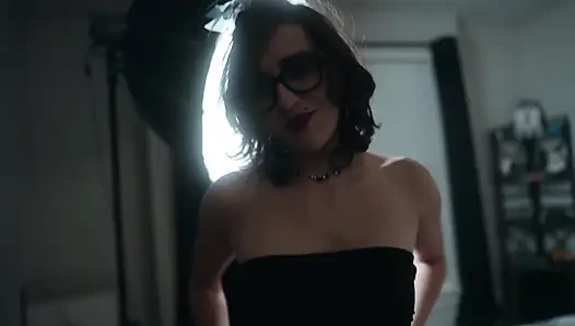 Aku ngentot istri sahabatku setelah dia melihat film pornoku