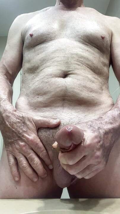 Bathroom Wank Super Thick Aussie Cock