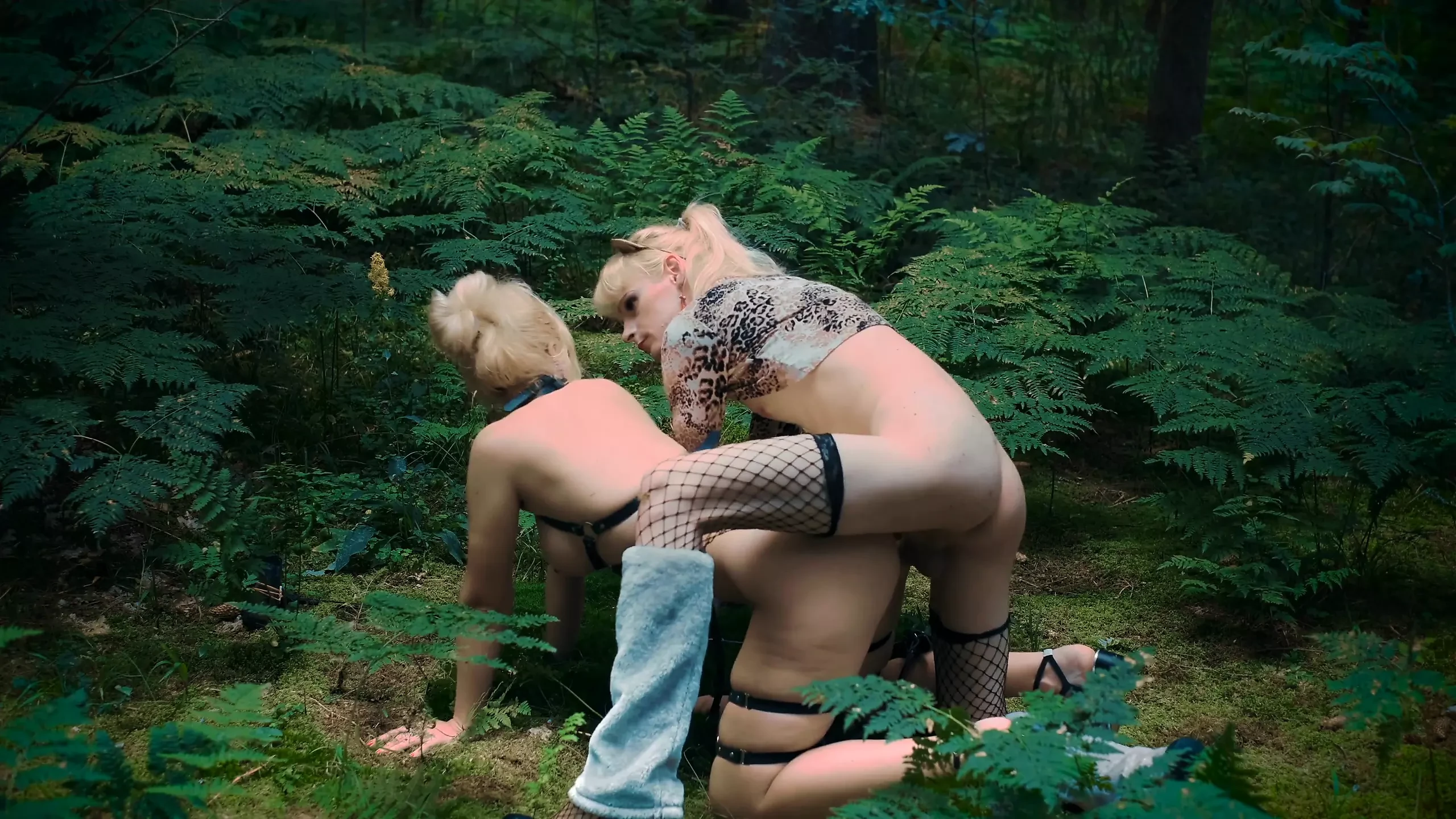 Travesti karısını açık havada sikiyor