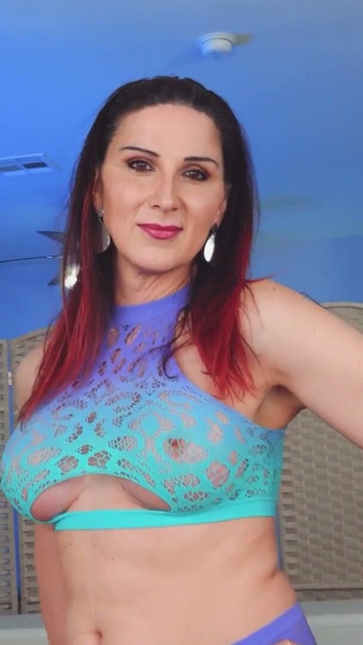 TGIRLS XXX - Jade Nyxxx szuka daty, aby się pieprzyć | Klip 1