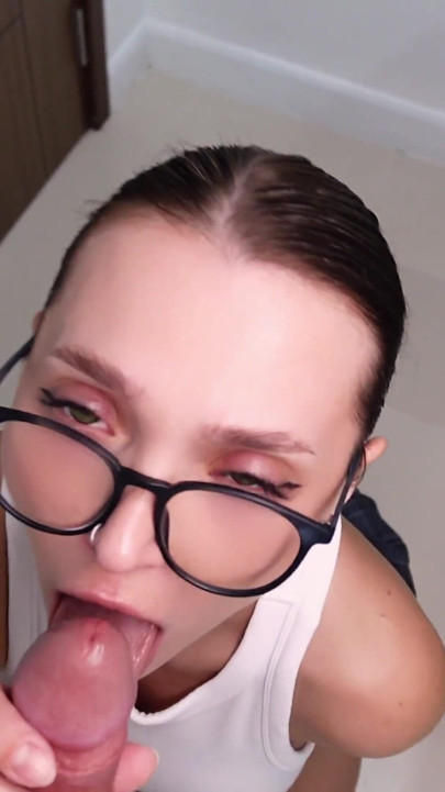 Looks Like We Got Caught - Fucked Her to Squirt on the First Date in a Public Toilet