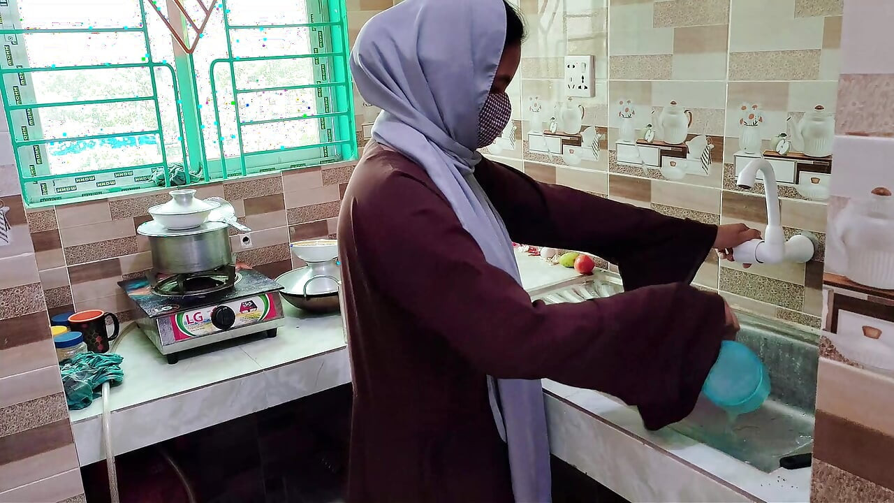 Indian hijabi stepmom fuck by stepson in the kitchen Desi xxx