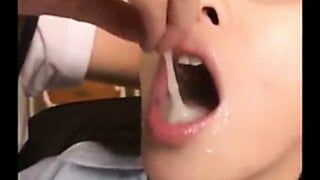 Sddo -056 - maestra japonesa bebiendo leche