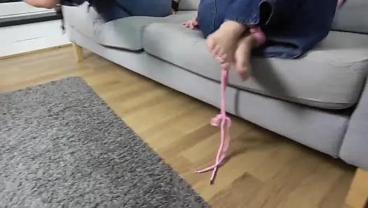 Lilly & latina in: Zwei schöne mädchen spielen Bondage-Spiele, als Lilly Found Latinas geheime Spielzeugschachtel