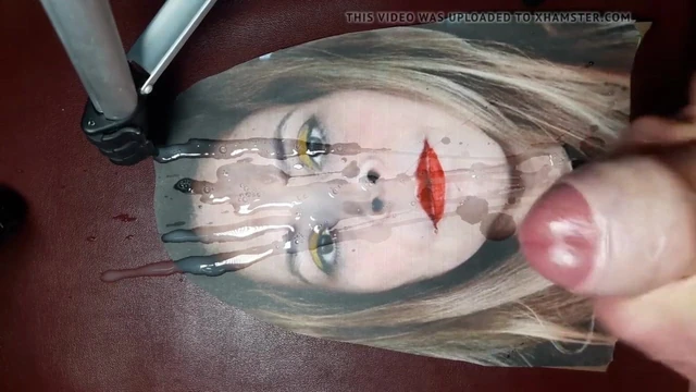 Великолепная Johanna покрыта спермой Love and Pee