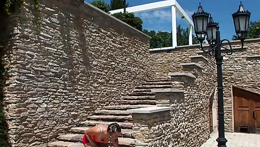 Молодая девушка с косичками - сучка дома