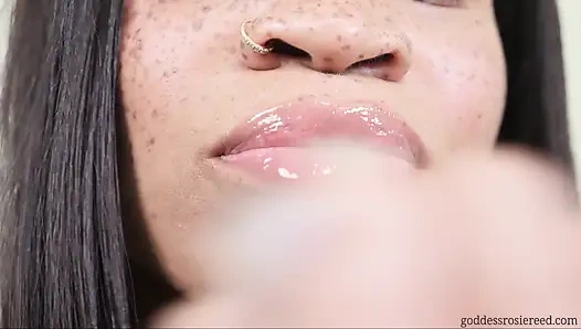 Плавление хуя - чернокожая богиня домина Rosie Reed