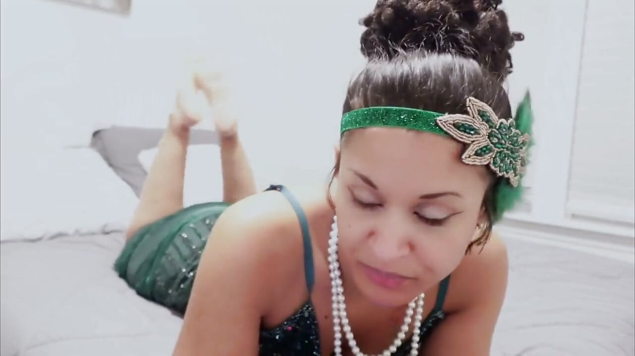 Calisa Bliss' Roaring '20s Foot Worship 4K POV odanost čeka