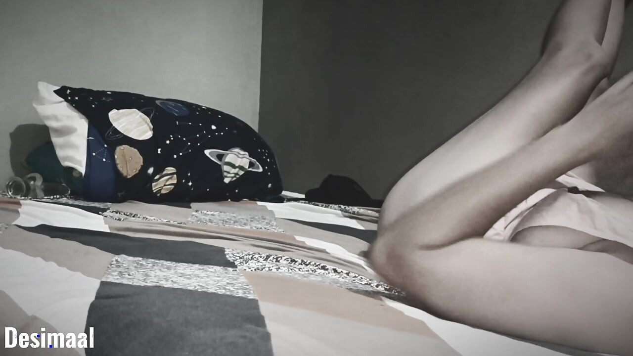 Indian muslim Girl friend ka hotel me video banaya ladiki ko malum nehi pada