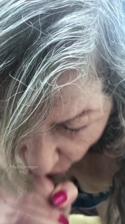 Sexy Mature Wife Sucks and Swallows! Maxxximummilf