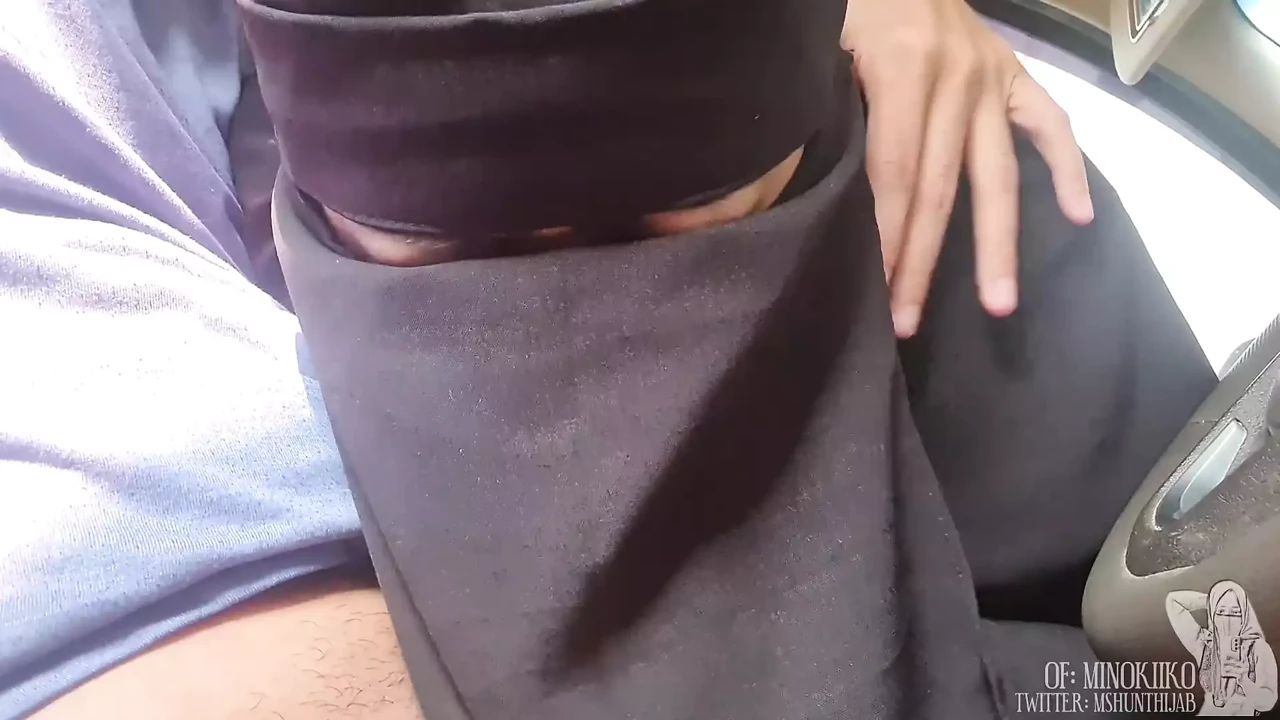 Black Hijab Minokiiko Blowjob in Car