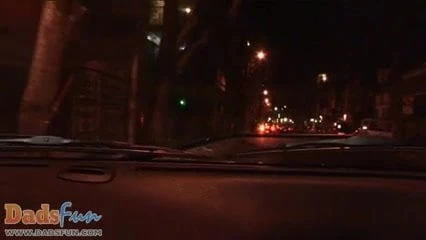 Недбалий гей-вітчим спонукає геїв до групового сексу