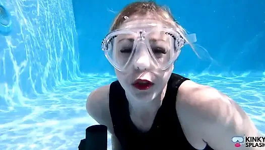 Sualtı giysisi ve maske fetişi dolum, baloncuklar ve nefes kontrolü