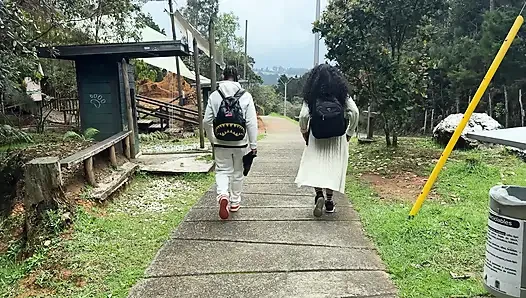 Saya Memberikan Blowjob Di Kereta Bawah Tanah Kabel Kepada Orang Asing Dan Kemudian Saya Mengundangnya Untuk Bercinta Di Hutan Arvi