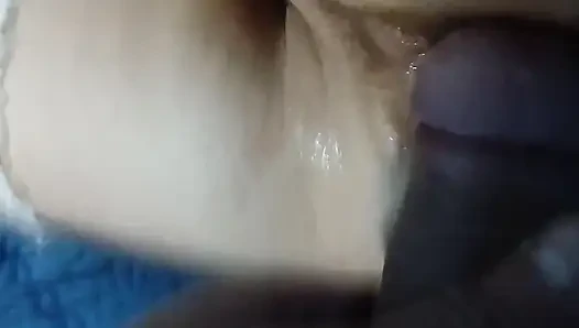 Hizmetçi büyük yarağı ağzından götüne anal dölleme ile alıyor