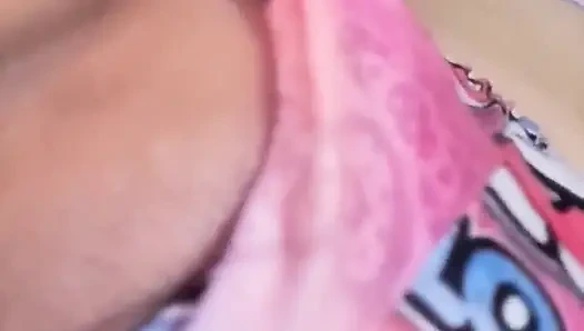 Keinginan berbisik belaian dan provokasi pelan