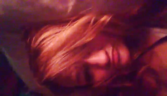 ラブリー・シャイが膣と大きな自然な胸を見せつけています