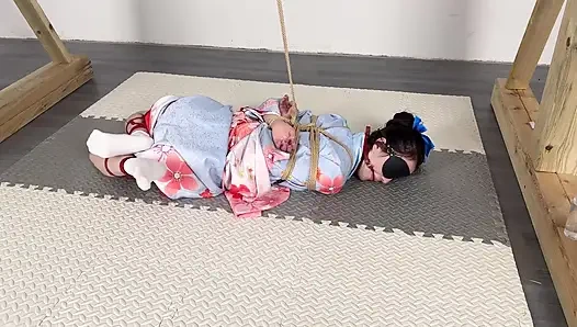 Кульминационная версия ношения кимоно в солнечный день