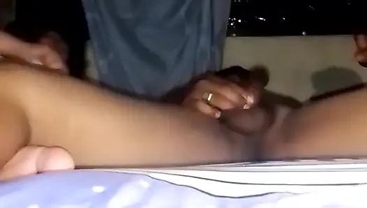Латинский член позволяет ей скакать на его огромном члене