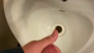 Masturbando em banheiros públicos