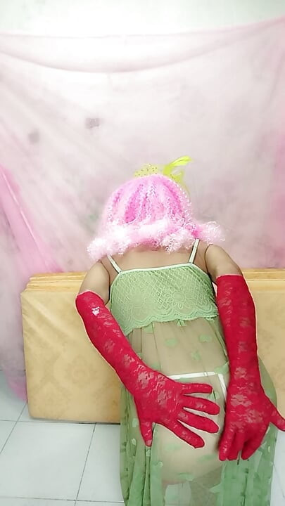 Oanh Le shemale wearing sexy porn selfie