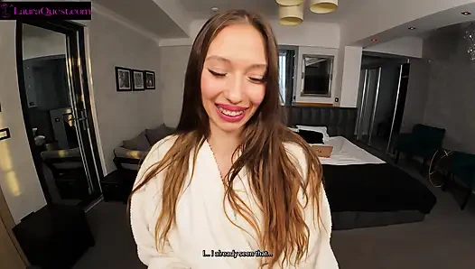 Asansör karşılaşması sonrası havluya sarılı kadın otel odasında bir yabancıyı baştan çıkarıyor