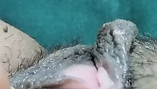 dengan kumis yang dia lakukan