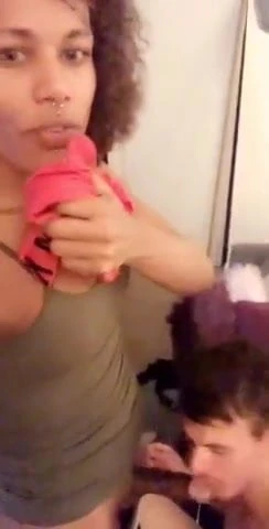 lucky guy suck this gurlfriens