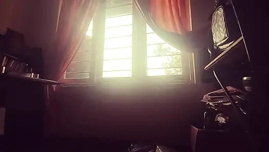 Seksi üvey anne Tina üvey oğlu için giyiniyor