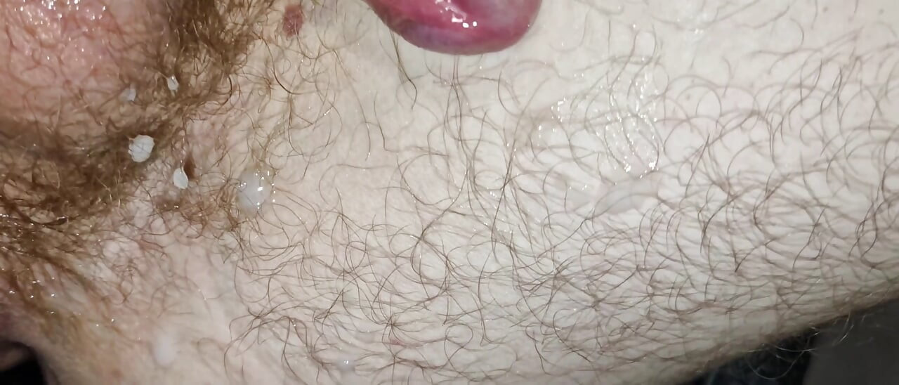 Studentova šaka svršava iz ruke i pičke