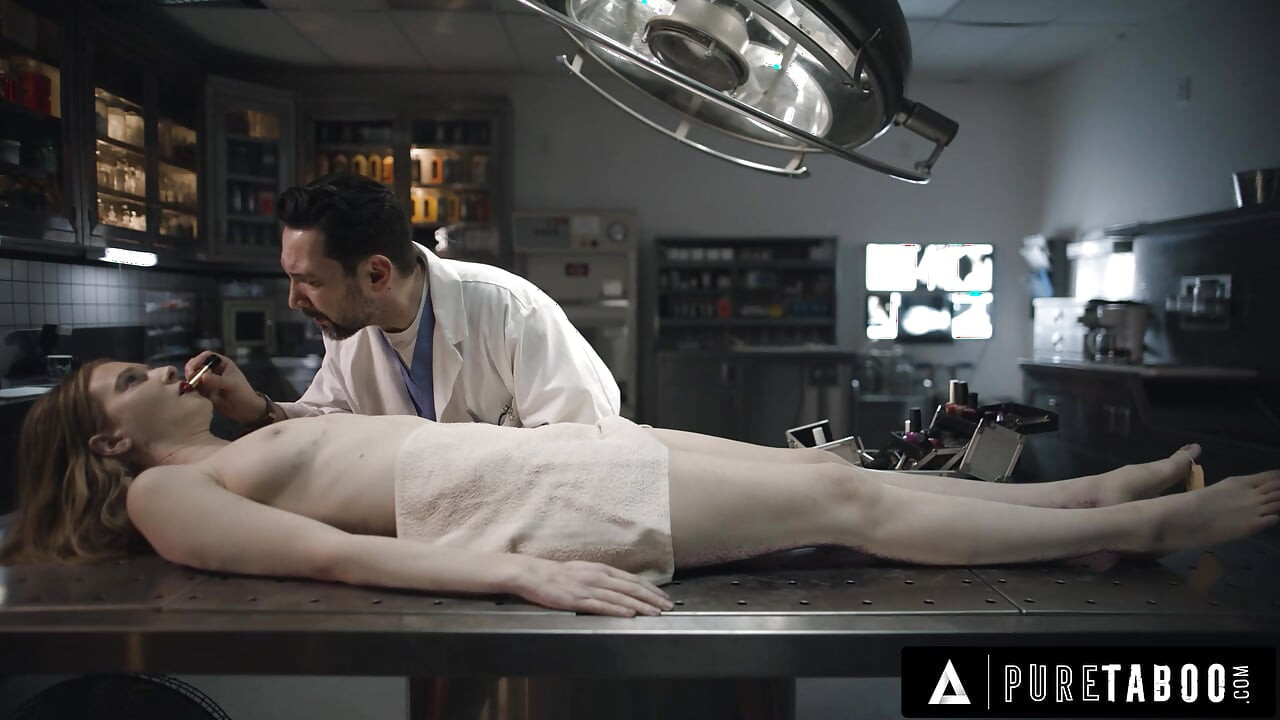 Saf tabu yalnız ve depresyona giren mumyalayıcı Tommy Pistol gizemli Jane Doe'yu hayal ediyor