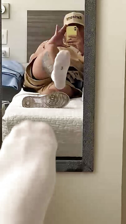 MY SLAVE ADORES MY SWEATY FEET ON MY VACATION IN CARTAGENA